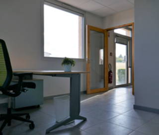 Bureau privé 12 m² 1 poste Location bureau Rue du Chapitre Brindas 69126 - photo 3